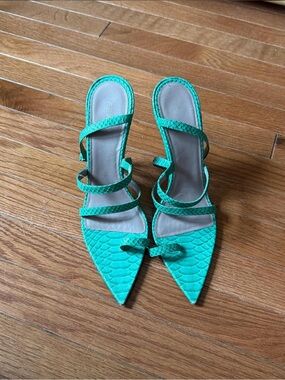 Fenty Spiraling heels in green